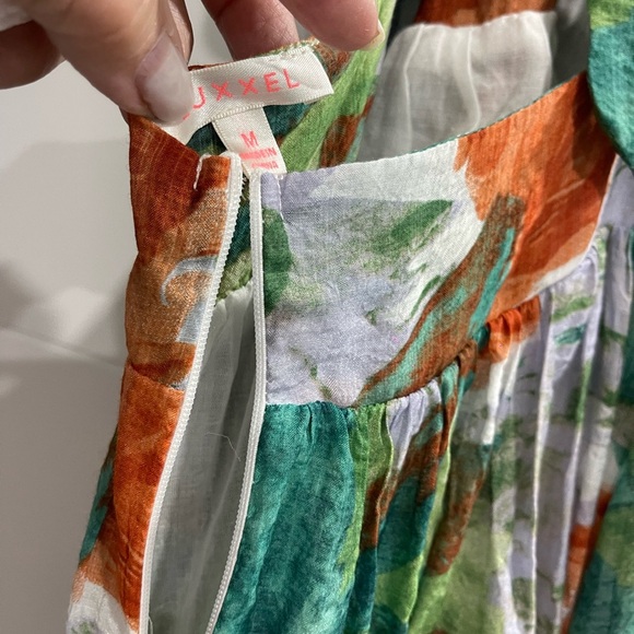 Beautiful Halter dress Size Medium New - Picture 3 of 10